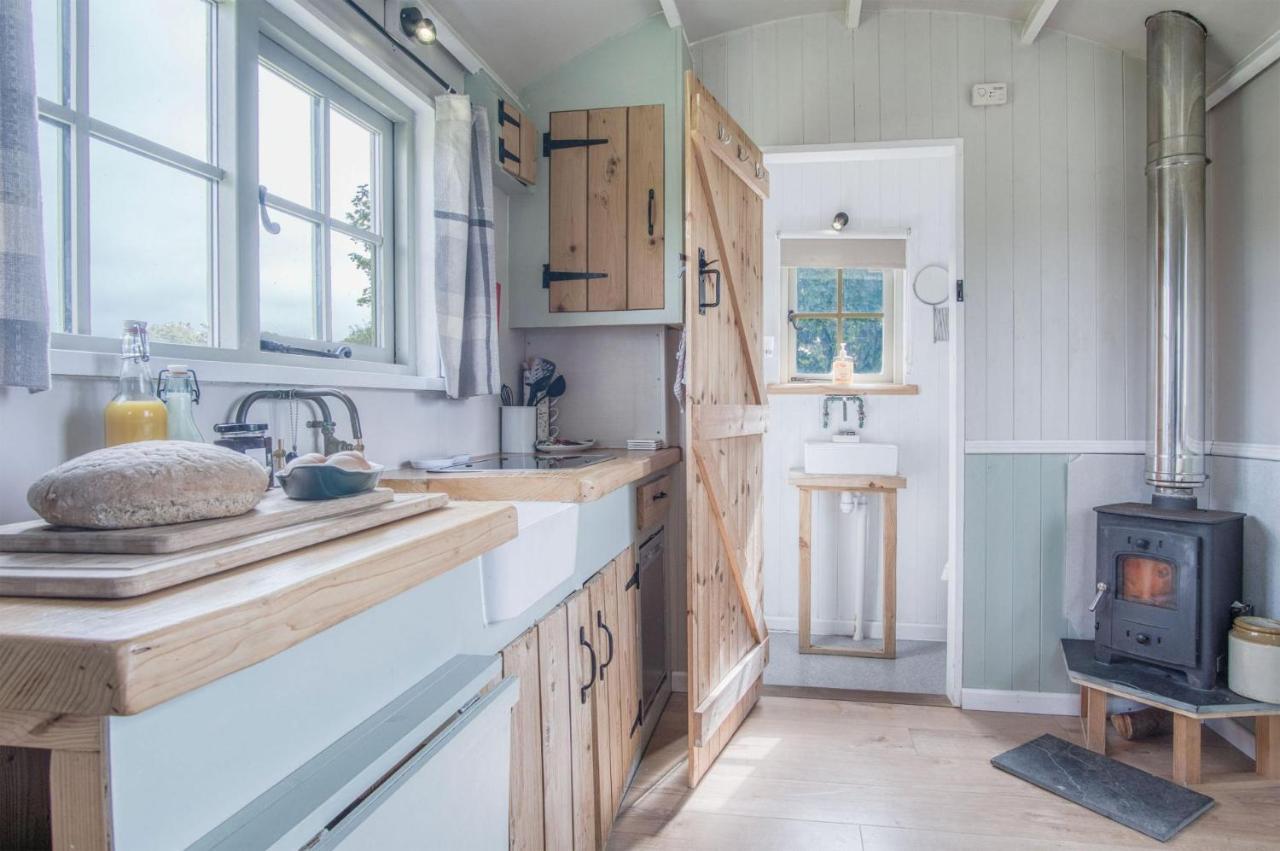 Haven View - 1 Bedroom Shepherds Hut - St Ishmaels Saint Ishmaels  Bagian luar foto