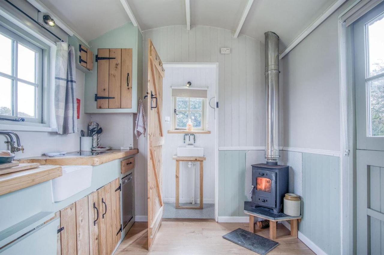 Haven View - 1 Bedroom Shepherds Hut - St Ishmaels Saint Ishmaels  Bagian luar foto