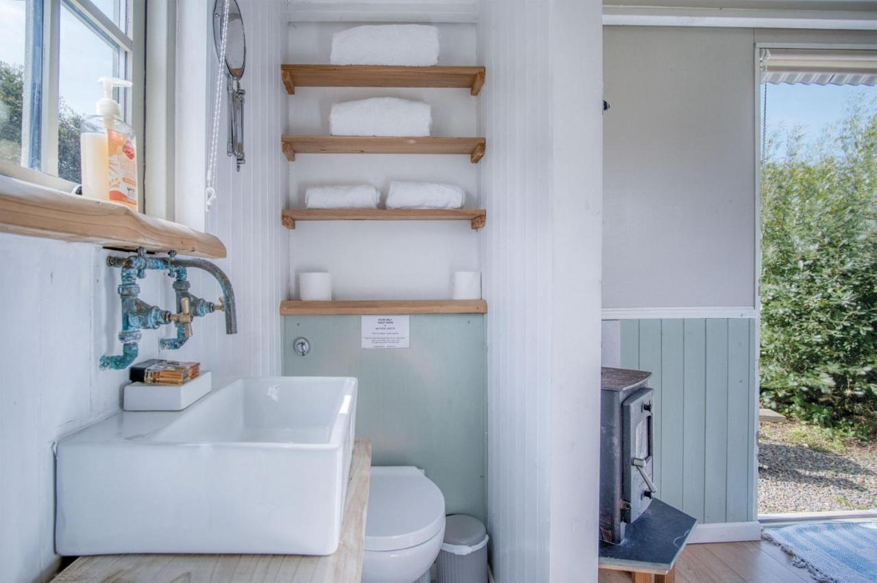 Haven View - 1 Bedroom Shepherds Hut - St Ishmaels Saint Ishmaels  Bagian luar foto