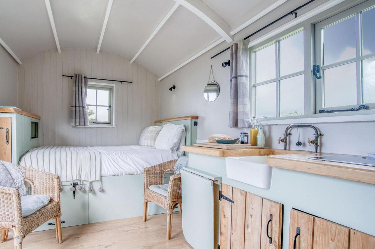 Haven View - 1 Bedroom Shepherds Hut - St Ishmaels Saint Ishmaels  Bagian luar foto