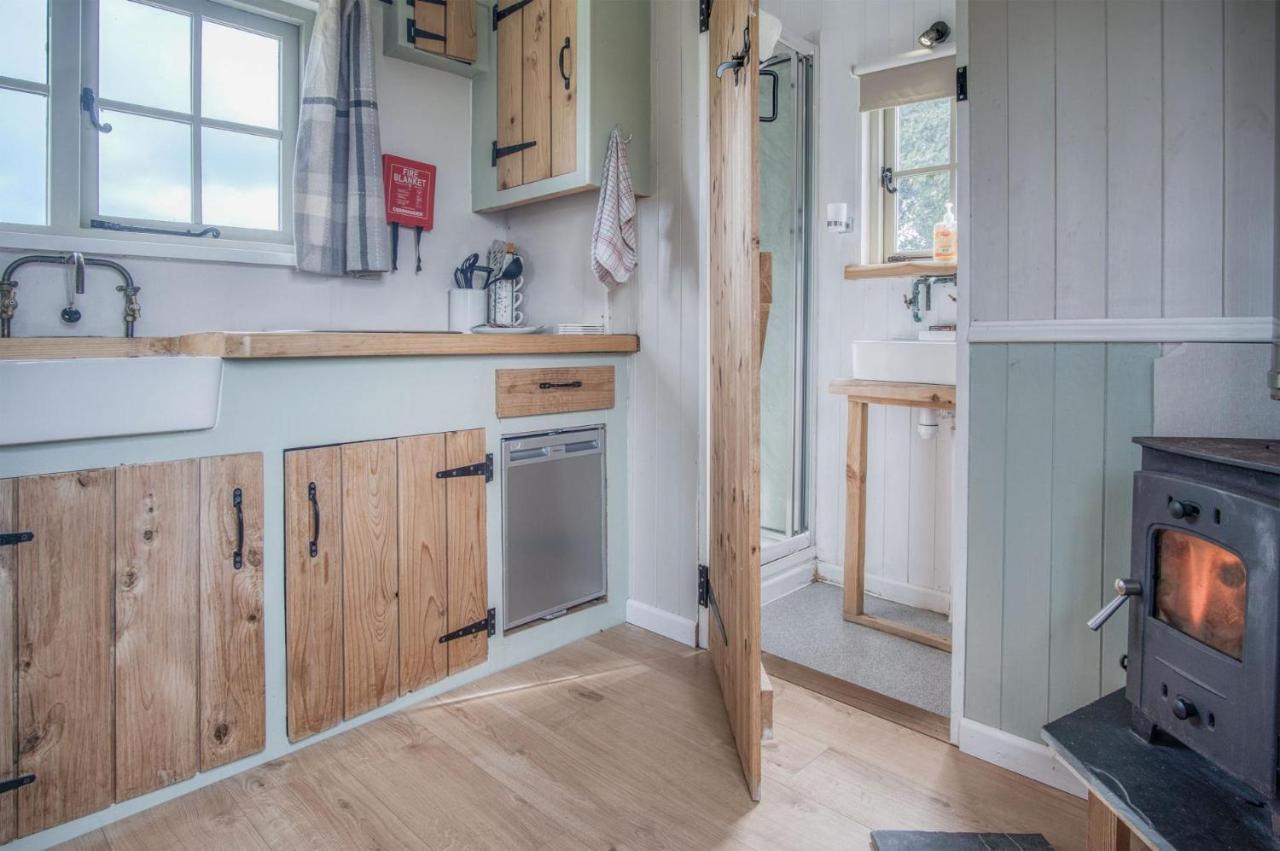 Haven View - 1 Bedroom Shepherds Hut - St Ishmaels Saint Ishmaels  Bagian luar foto